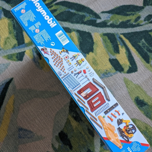 BNIB Playmobil Mini Excavator with Building Section - 117 piece Set - Picture 6 of 8
